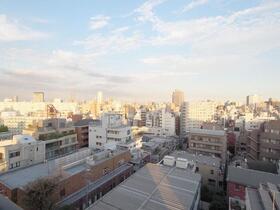 905号室 8