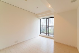 821号室 5