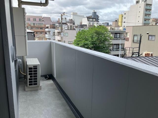 401号室 8