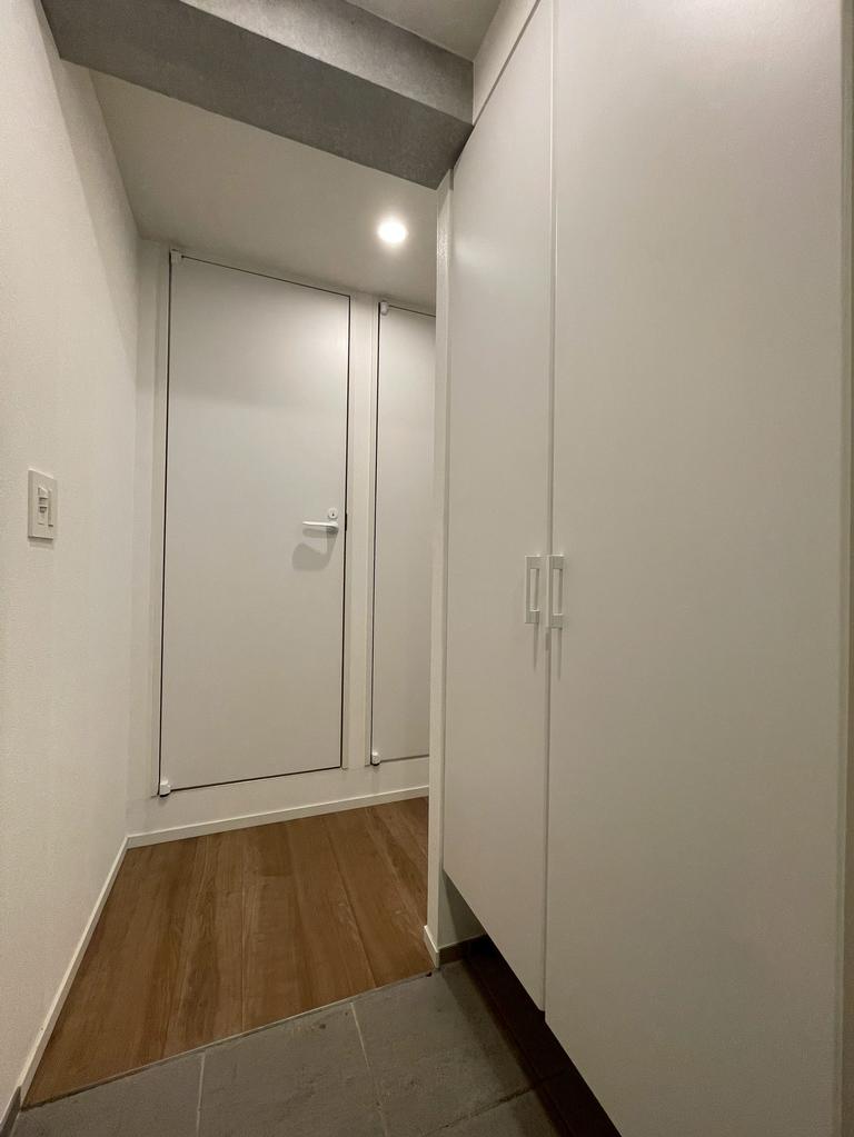 401号室 8