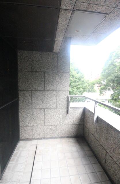 303号室 8
