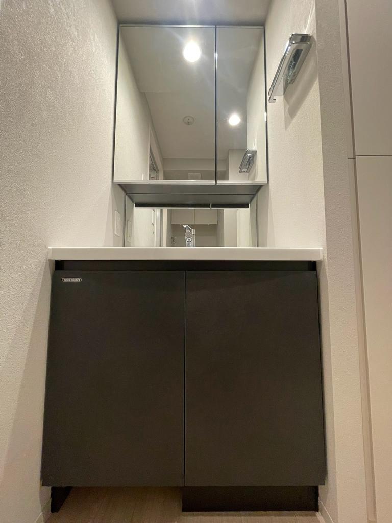 303号室 7