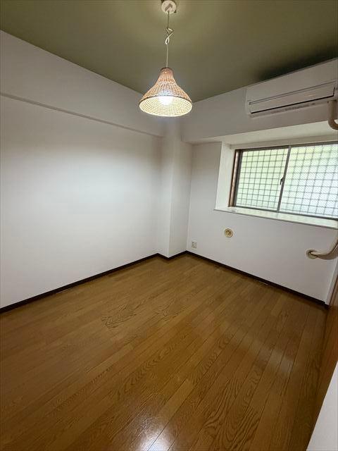 303号室