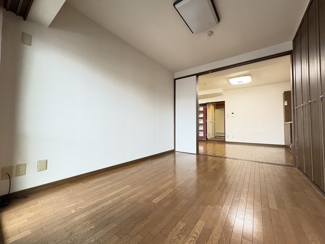 805号室 3