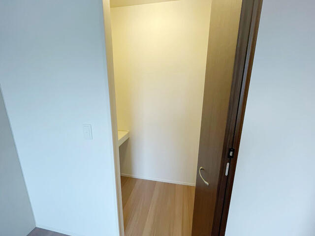 303号室 8