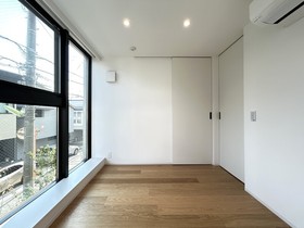 205号室 8