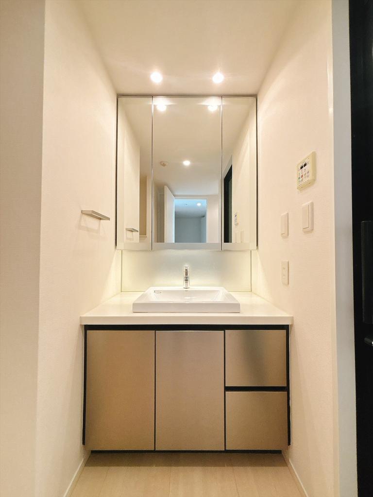 415号室 8