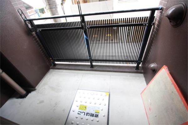 803号室 8