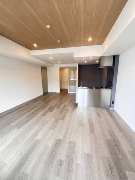 0508号室 4