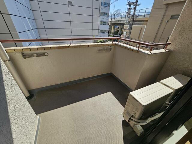 303号室 7