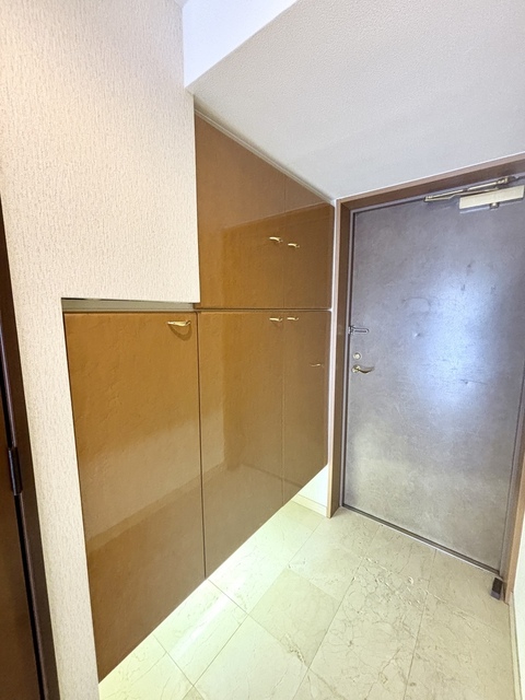 903号室 8