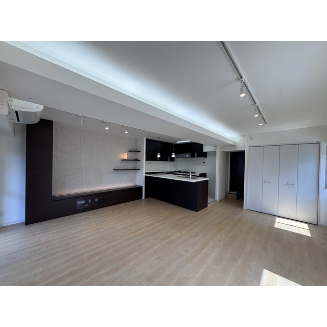 711号室 4