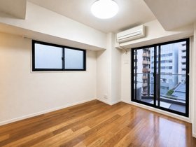 702号室 8