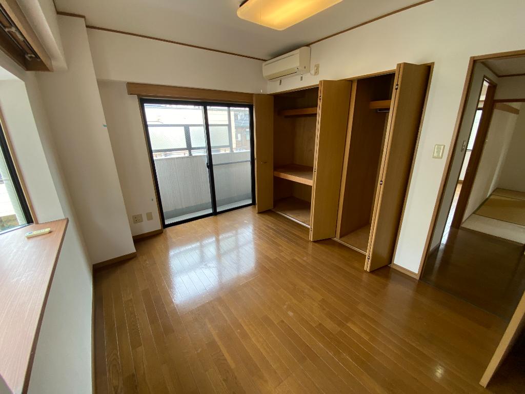 205号室 8