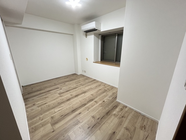413号室