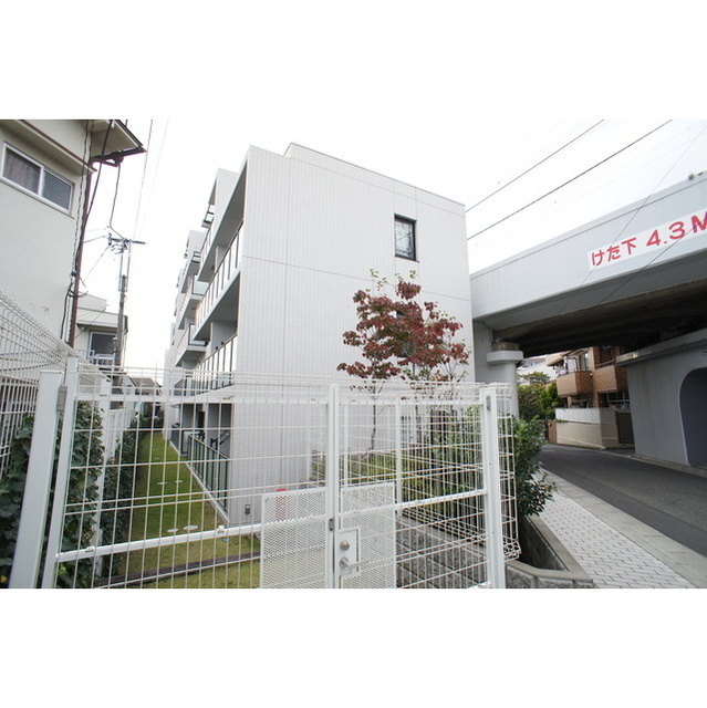 502号室 8
